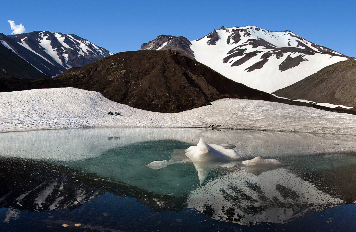 Озерцо на леднике Козельский