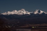 Гора Ааг и Вулкан Арик ночью
